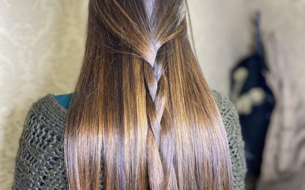 Semirecogido con trenzas