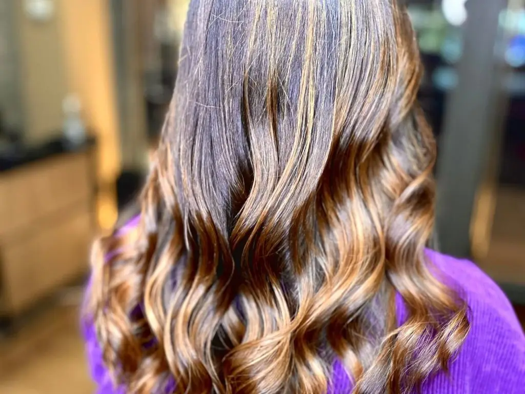 Melena con mechas color caramelo