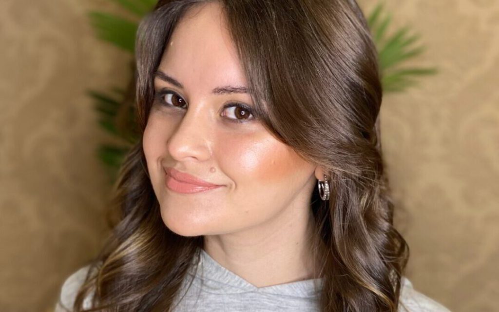 Maquillaje y peinado